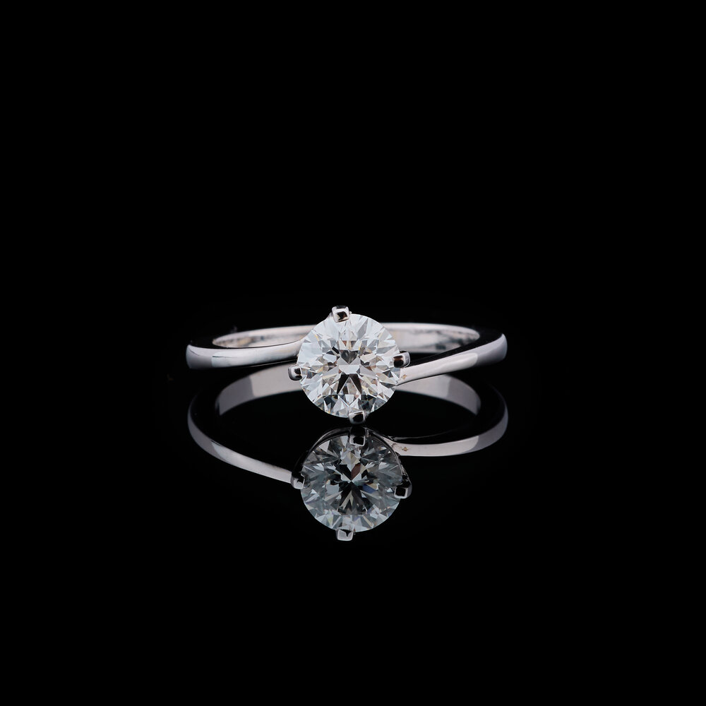 Pure Elegance Round Ring